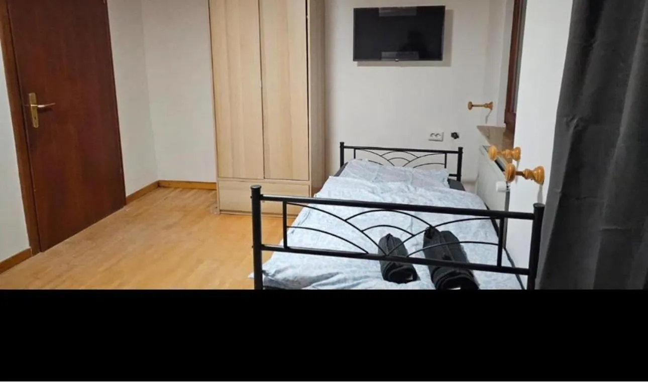 Grosse Wohnung In Koeln Mit 2 Badezimmer ألمانيا
